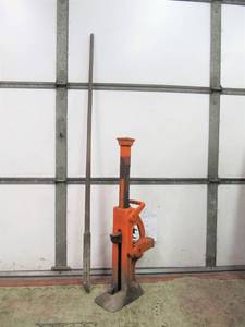 lot 252 image: Large HEAVY Duty Working Duff Norton Railroad Jack 