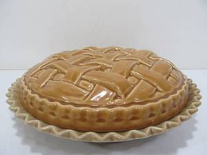 lot 263 image: Vintage Ceramic Apple Pie Holder Plate wLid
