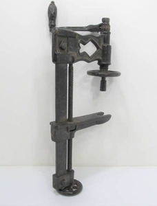 lot 25 image: Antique Hand Crank Cast Iron Tool
