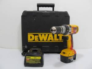 lot 27 image: Working DEWALT Model DW983 Drill Driver wCase