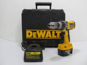 lot 28 image: Working DEWALT Model DC983 Drill Driver wCase