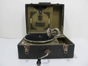 lot 49 image: Antique HARMONY Portable No. 2 Phonograph