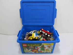 lot 54 image: Tub Full of Assorted Legos 