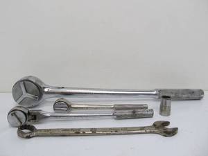 lot 236 image: Group of JOHN DEERE Socket Wrenches etc