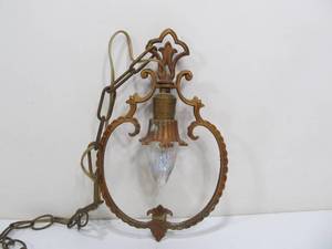 lot 46 image: Vintage 1920s Small Hanging Light Fixture