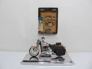 lot 126 image: Diecast Maisto HARLEY DAVIDSON Motorcycle & New Harley Eagle Medallion
