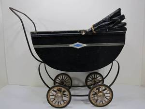 lot 127 image: Old Vintage SOUTH BEND Doll Carriage
