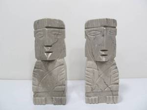 lot 133 image: LARGE Heavy Vintage OnyxStone Aztec Style Bookends
