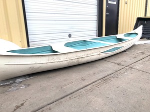 lot 4 image: Vintage CORE CRAFT Fiberglass 17 Canoe