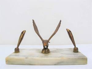 lot 164 image: Vintage Brass Eagle Desktop Pen Holder Set wMarble Base