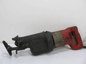 lot 168 image: Working MILWAUKEE Super Orbital Sawzall