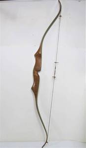 lot 172 image: Nice Vintage BEN PEARSON Stallion Archery Bow