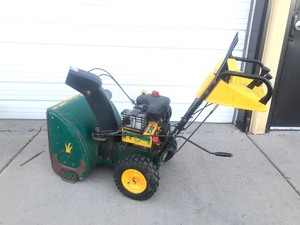 lot 249 image: YARD-MAN Snowblower 5.5HP  22