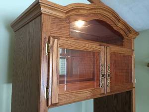 lot 7 image: Lighted Entertainment Center with Beveled Glass Doors & Top