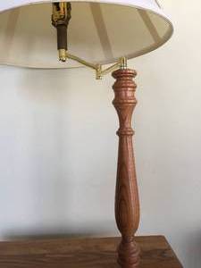 lot 28 image: Accent End Table with Built In Lamp