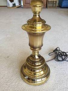 lot 29 image: Brass Table Lamp
