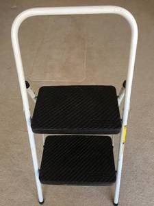lot 32 image: Metal Cosco Step Stool