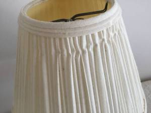 lot 45 image: White Ceramic Table Lamp