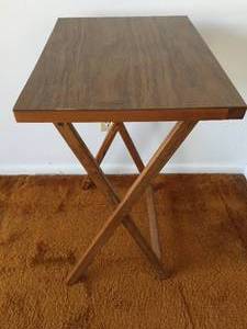 lot 54 image: Single Wooden Collapsible TV Tray