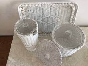 lot 58 image: Three Piece Vintage Wicker Set