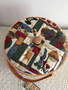 lot 74 image: Leslie Beck Sewing Basket