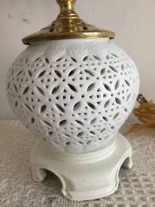 lot 88 image: White Glass Table Lamp With Beaded Shade