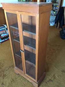lot 123 image: Lighted 4 Shelf Bookcase