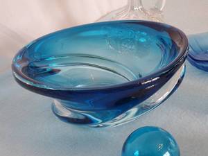 lot 107 image: (8) pc Blue and Clear Glassware Home Decor Lot