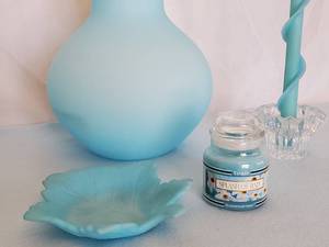 lot 108 image: (5) pc Glassware & Candle Lot