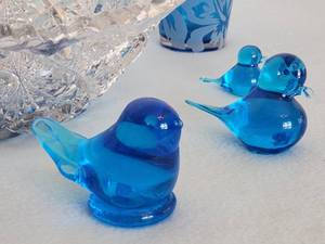 lot 109 image: (8) pc Blue and Clear Glassware Home Decor Lot