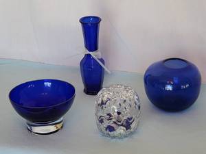 lot 112 image: (4) pc Blue and Clear Glassware Home Decor Lot