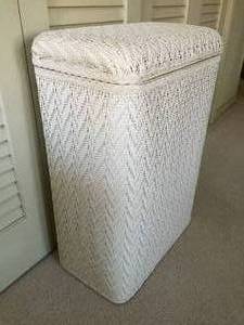 lot 161 image: Wicker Hamper