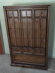 lot 163 image: Six Drawer Dresser