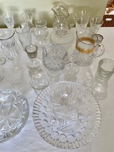 lot 225 image: Lot of Small Glassware