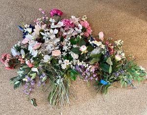 lot 249 image: Faux Flowers