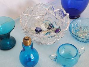 lot 140 image: (6) pc Blue and Clear Glassware Home Decor Lot