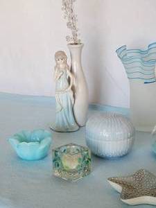 lot 146 image: (7) pc Decorative Glassware & Candle Lot
