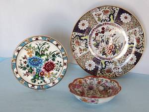 lot 147 image: (2) Decortive Plates & (1) Bowl Home Decor Lot