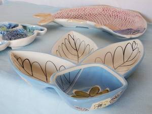 lot 148 image: Three Decorative Serving Trays