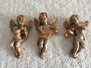 lot 279 image: Vintage Gold Wall AccentsDecor