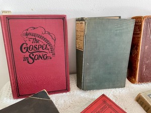 lot 210 image: Large VintageAntique Book Lot