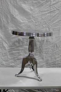 Metal Pedestal Table Silver 21-12Dx25-12H