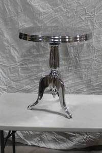 Metal Pedestal Table Silver 21-12Dx25-12H
