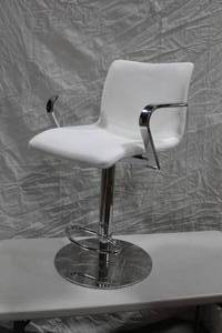 Metal Pedestal Bar Arm Chair Padded White with Foot Rest 22-12x20x36