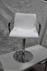 Metal Pedestal Bar Arm Chair Padded White with Foot Rest 22-12x20x36