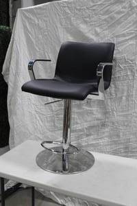 Metal Pedestal Bar Arm Chair Padded Black with Foot Rest 22-12x20x36