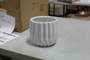 Lot of (24) Table Vase Medium White 6Dx6H CPT23W