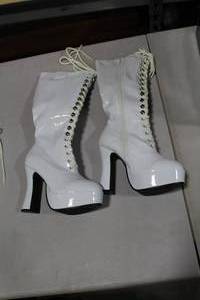 ellie Womens 5 Heel Knee Boot with Zipper Easy 8 White (in package)