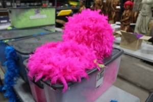Feather Balls Pink 18 (x2), Feather Boa Pink (x5)
