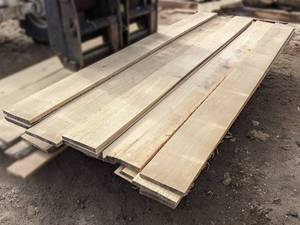 lot 21 image: Maple Kiln Dried Boards - Approximately 140 bdft (1 Thick)